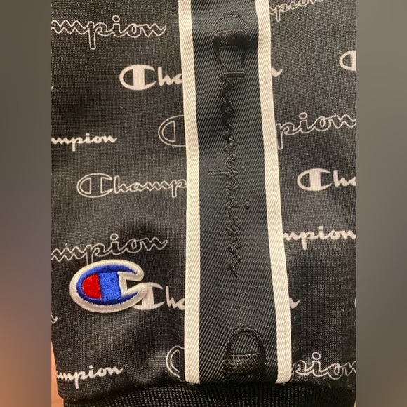 CHAMPION Activewear - Picture 3 of 5